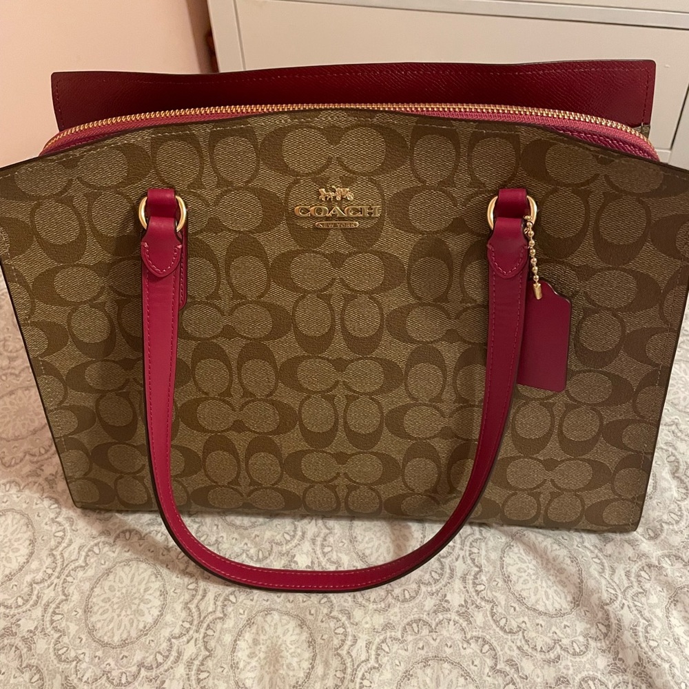 Multi use, Brand new Coach purse!